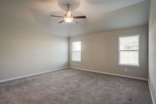 Building Photo - Warm & Inviting 4 Bedroom, 2 Bath House for Rent