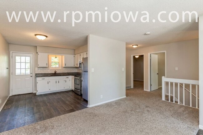 Building Photo - WONDERFUL RANCH HOME!! 2 Bed, 1 Bath Home in Ankeny