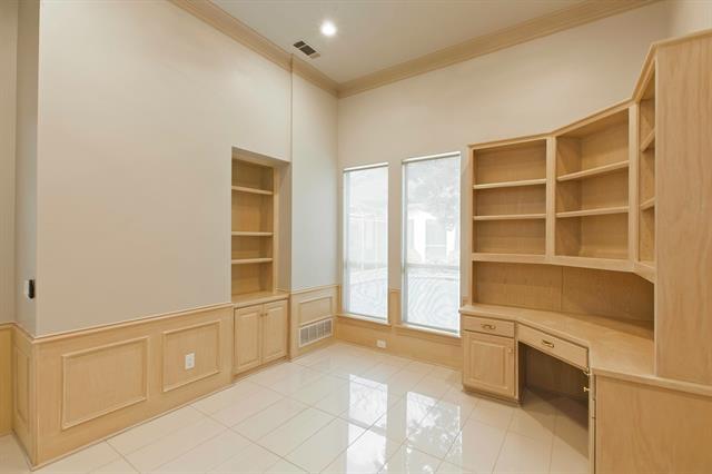 Building Photo - 3700 Watercrest Dr