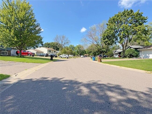 Building Photo - 11225 Hampshire Ct W