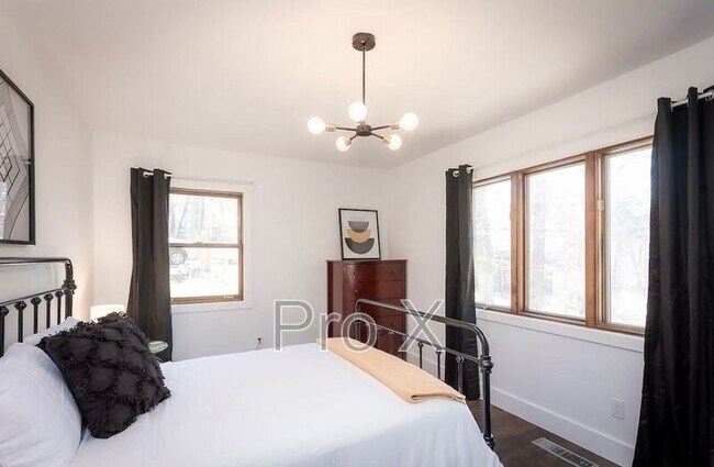 Building Photo - 6 Lambeth Cir