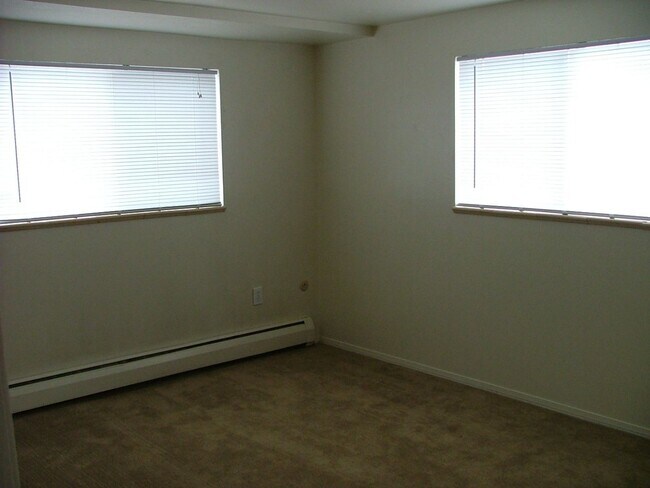 Building Photo - Quiet 2BR Garden-Level Near Mines & Downto...