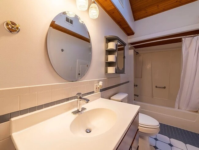 Building Photo - Rutledge Home