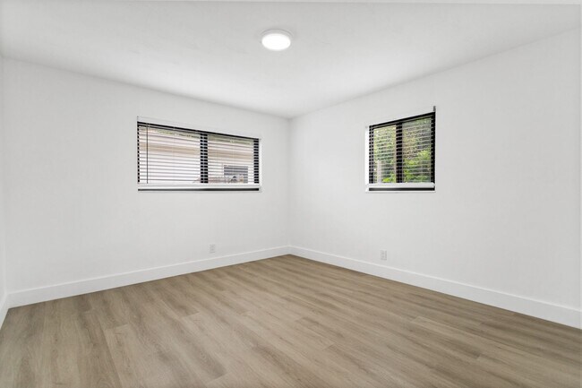 Building Photo - Beautiful home in quiet neighborhood