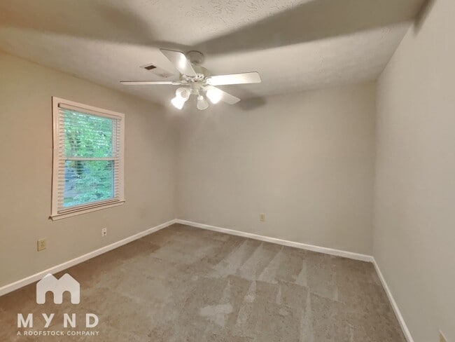 Building Photo - 2211 Tarence Ln SW