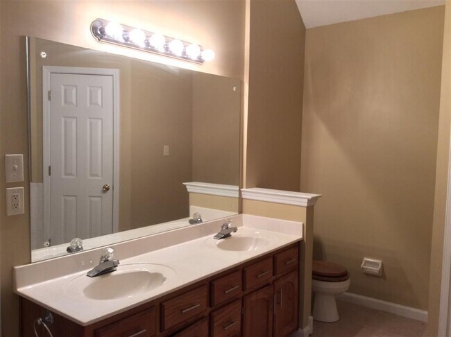 Building Photo - 3BD/2BA Home in Bartlett. Pets Welcome!