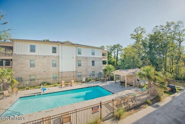 Building Photo - Experience the Heart of It All - at Covil Garden Condominiums!