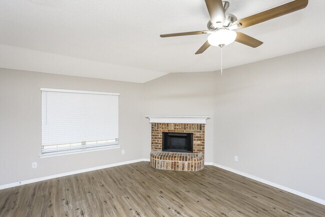 Building Photo - 8017 Jolie Dr