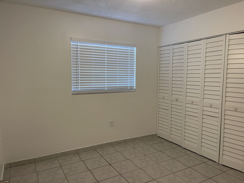 Building Photo - 2744 W 60th St