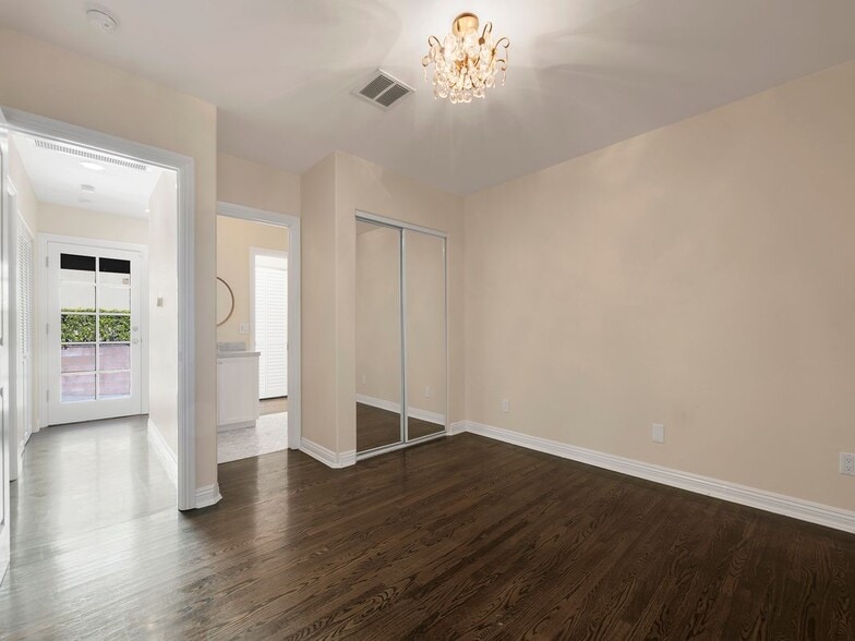 Building Photo - 4231 Stern