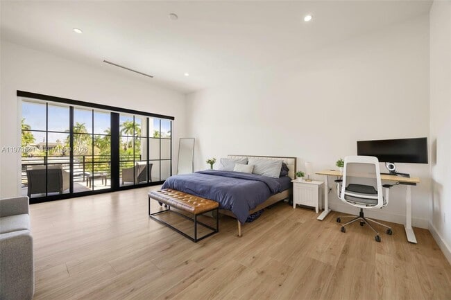 Building Photo - 885 NE 76th St