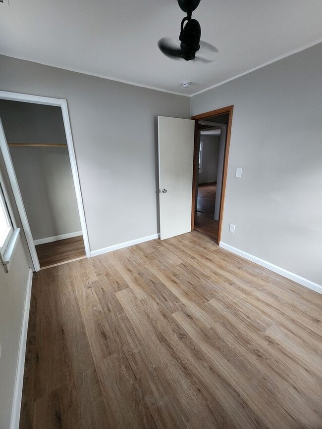 Building Photo - 2 Bedroom Ranch w/ Garage