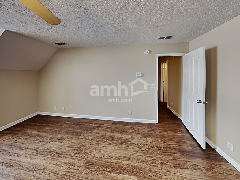 Building Photo - 3044 Donard Ct