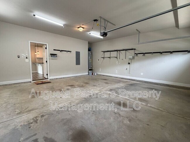 Building Photo - 1008 Swan Ct