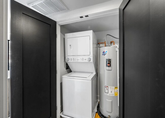 Building Photo - 1800 W Girard Ave