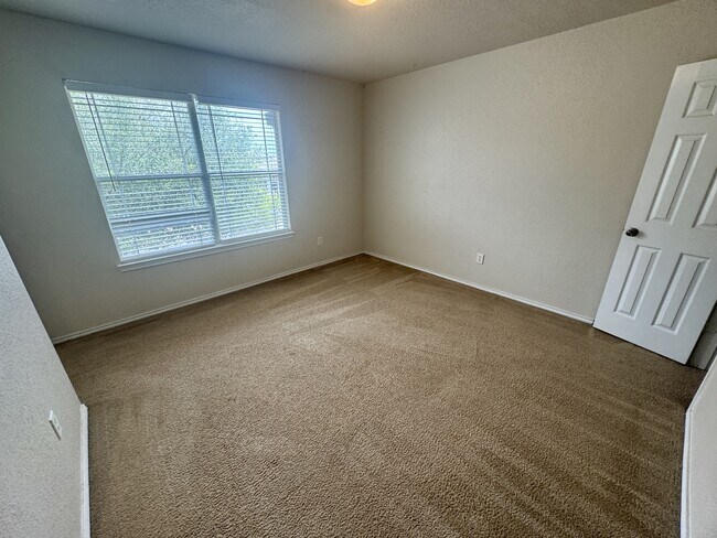 Building Photo - 8755 Sunview Park