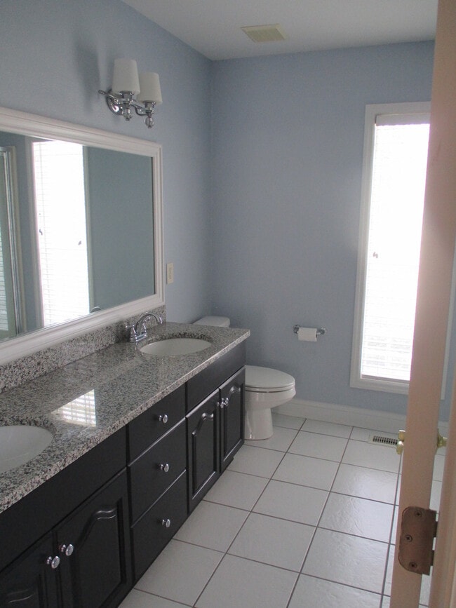 Building Photo - 101 Serenity Ct