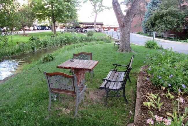 Building Photo - Horizon West Condo for Rent with South-side Views of the Flatiron Mtns