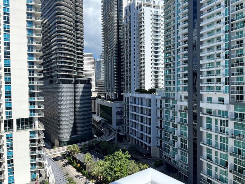 Building Photo - 1250 S Miami Ave