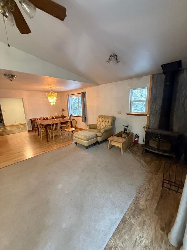 Building Photo - Spacious 3-Bedroom, 2-Bath Home, 2 Car Garage, Just Outside of Town – Pets Welcome!