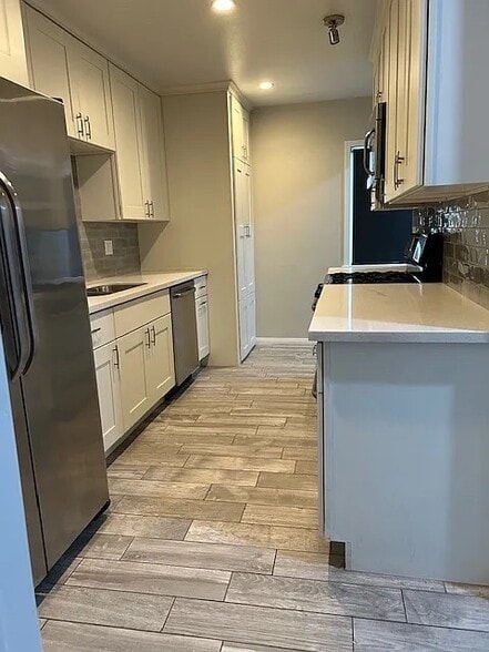 Building Photo - 402 S Heliotrope Ave