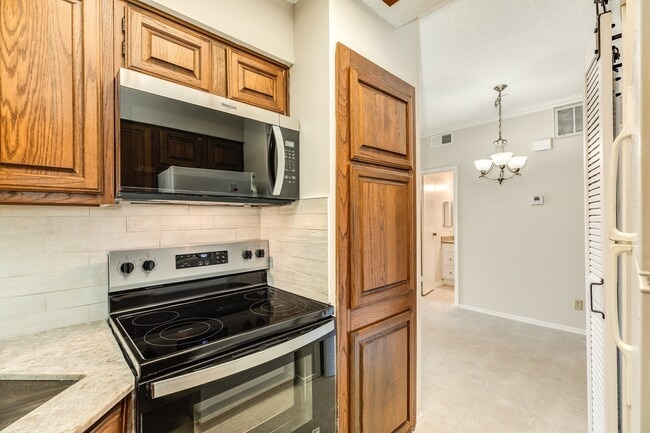 Building Photo - 921 Marine Dr