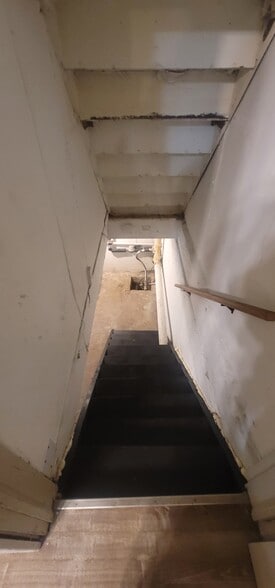 Building Photo - 53 Race St