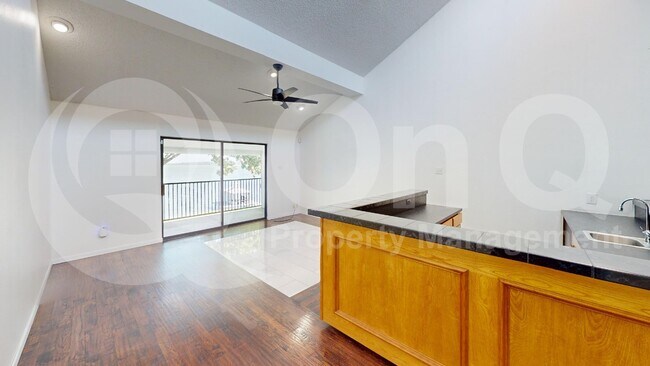 Building Photo - 3612 Lakeside Dr