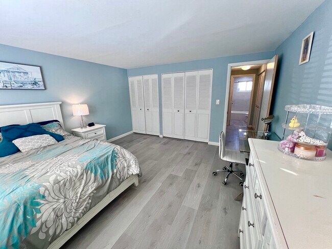 Building Photo - 5 Woodcrest Ct