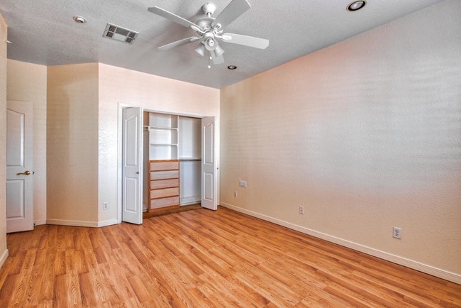 Building Photo - 6912 Crown Ridge Dr