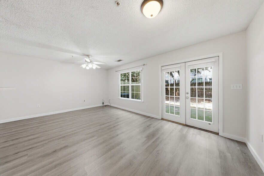 Building Photo - 345 Crooked Pine Trl
