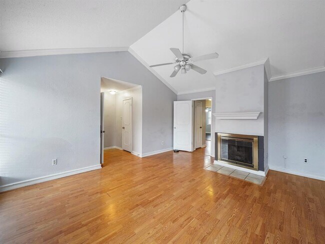 Building Photo - 7700 Creekbend Dr
