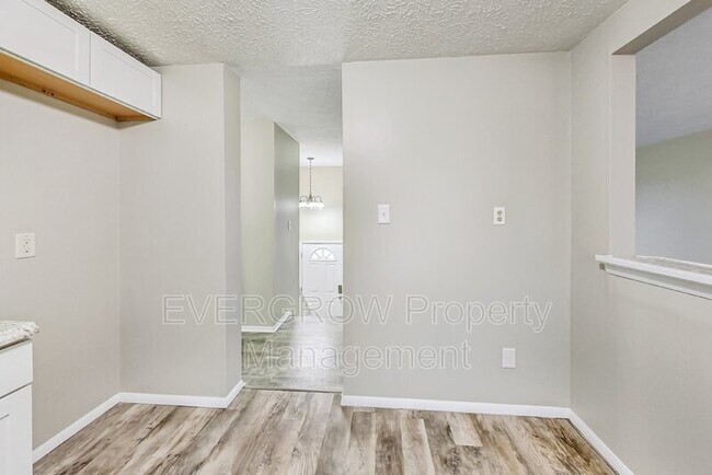 Building Photo - 5310 Shelbyville Rd