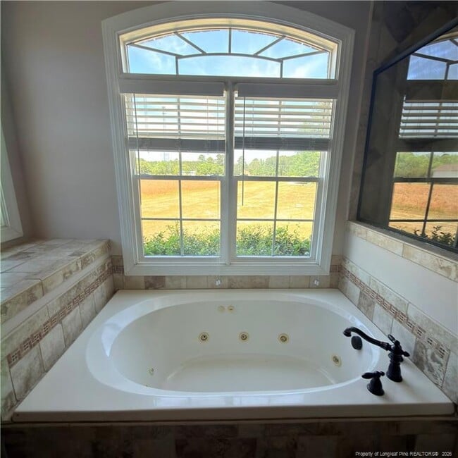 Building Photo - 3686 Linden Rd