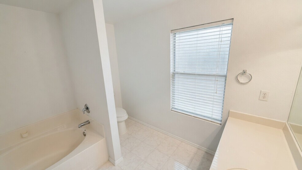 Building Photo - Room in House on Shallow Creek Dr