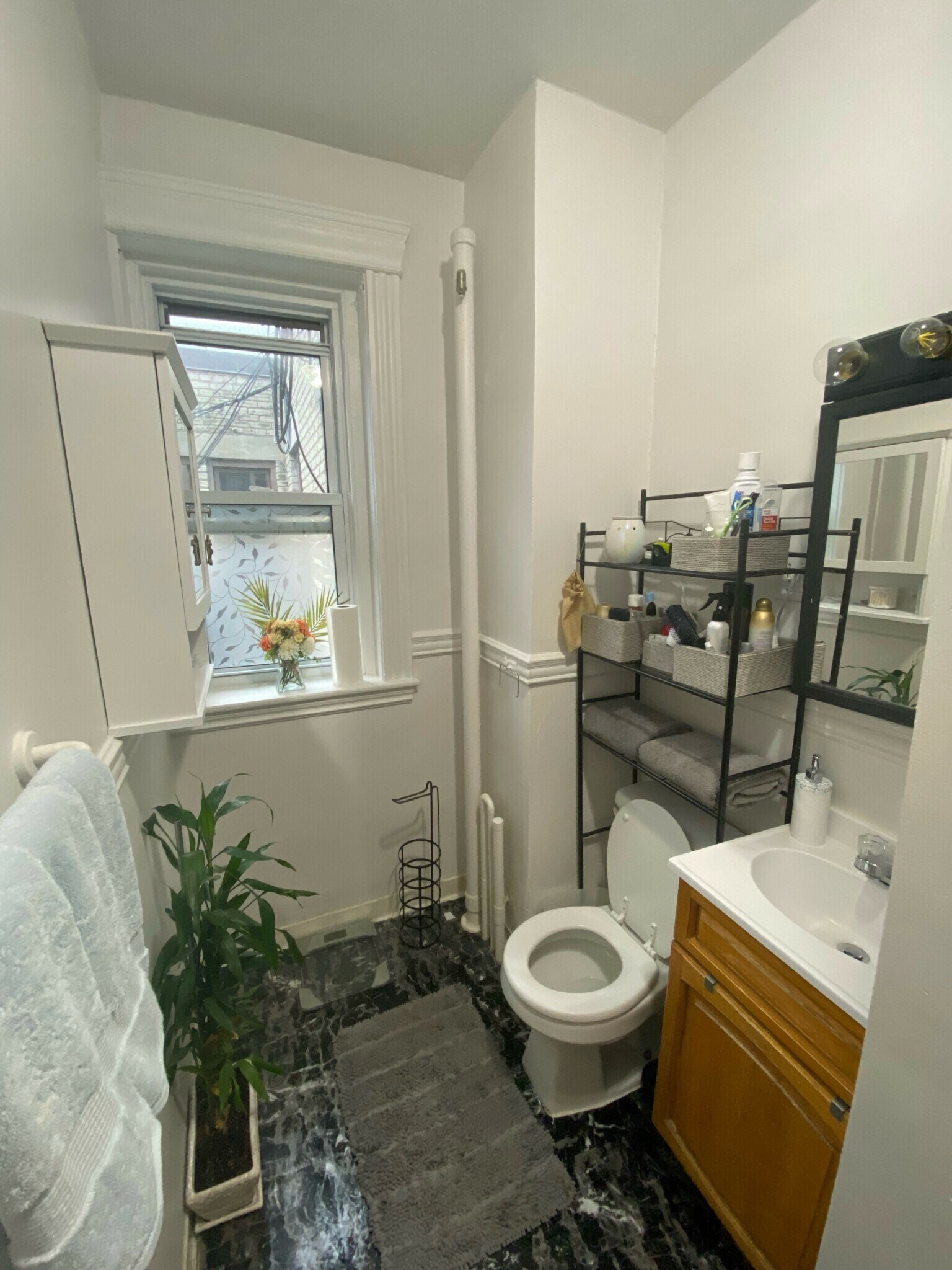Building Photo - 376 Riverway