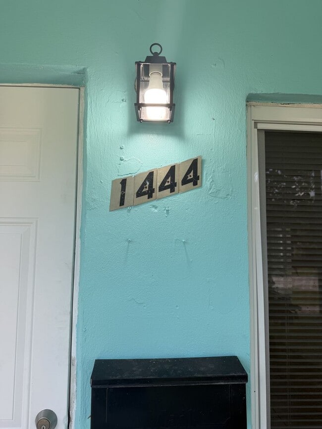 Building Photo - 1444 NW 4th St