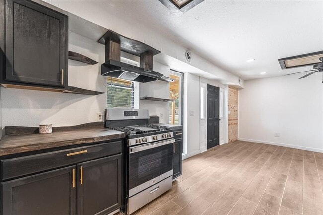 Building Photo - 15316-15312 W Will Rogers Dr