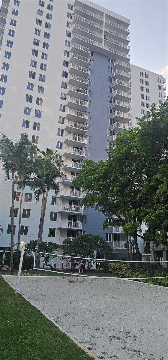 Building Photo - 800 N Miami Ave