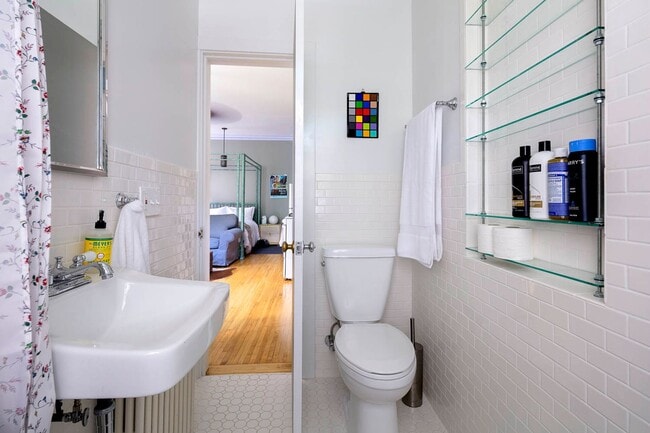 Building Photo - 2828 Humboldt Ave S