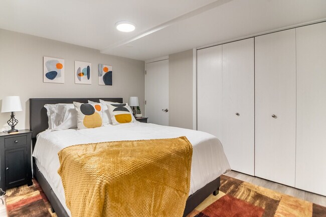 Building Photo - 649 Edgebrook Terrace