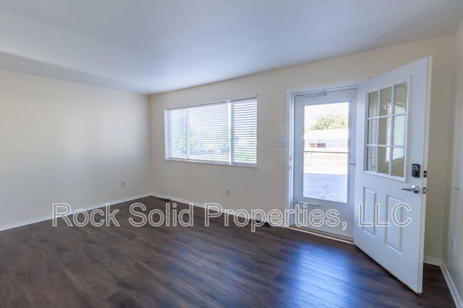 Building Photo - 1203 Crook Ave