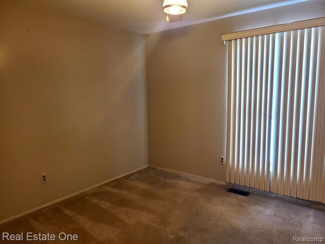 Building Photo - 29540 Red Leaf Dr