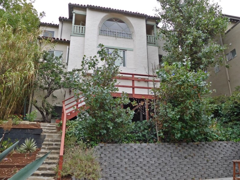 Building Photo - 1621 Silverwood Ter