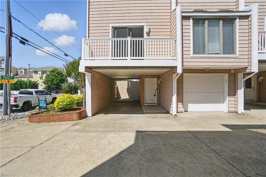 Building Photo - 2301 Beach Castle Ln
