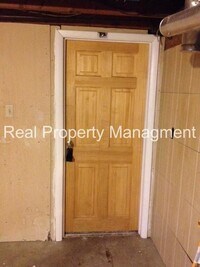 Building Photo - Great Basement Apartment! Available In Jun...