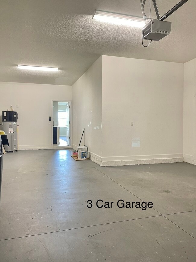 Building Photo - 2037 Lakeside Ave