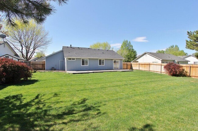 Building Photo - Clean Single-Level Home in Quiet Neighborhood