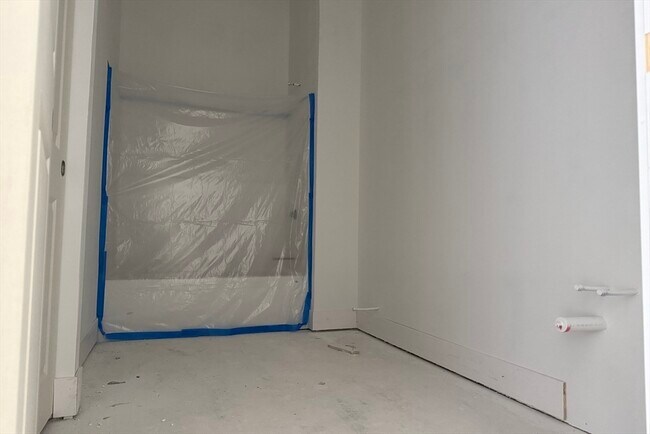 Building Photo - 251 Sladen St