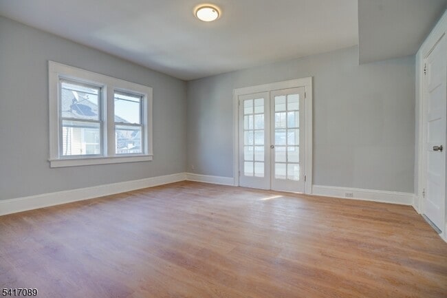 Building Photo - 29 Walnut St